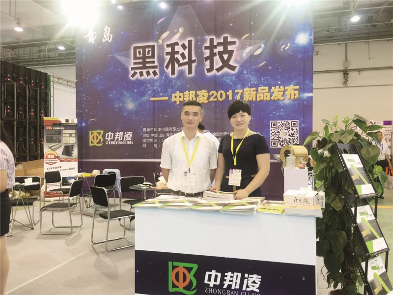 中邦凌總經理劉征飛(左)