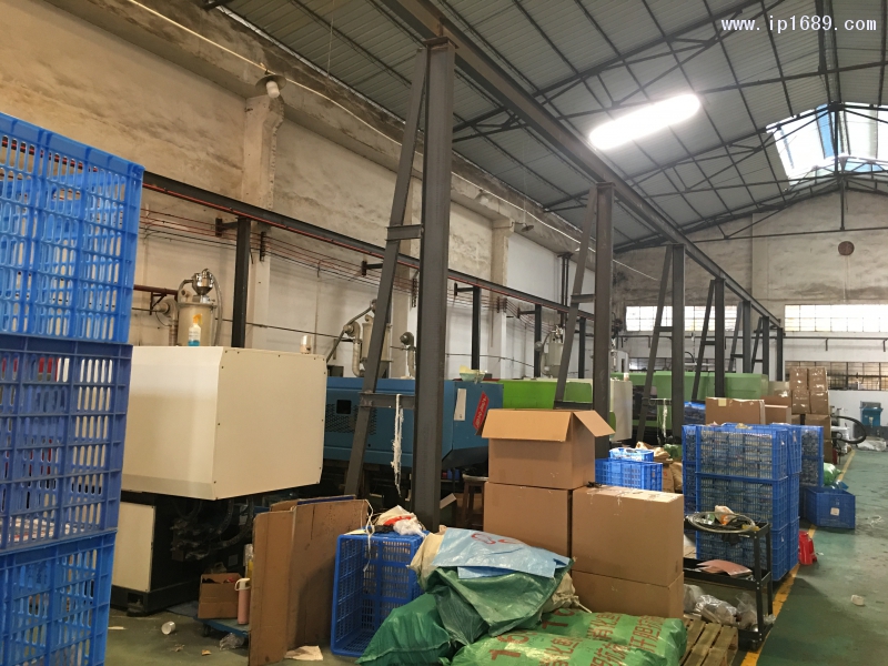 鑫萍塑料五金制品廠車間